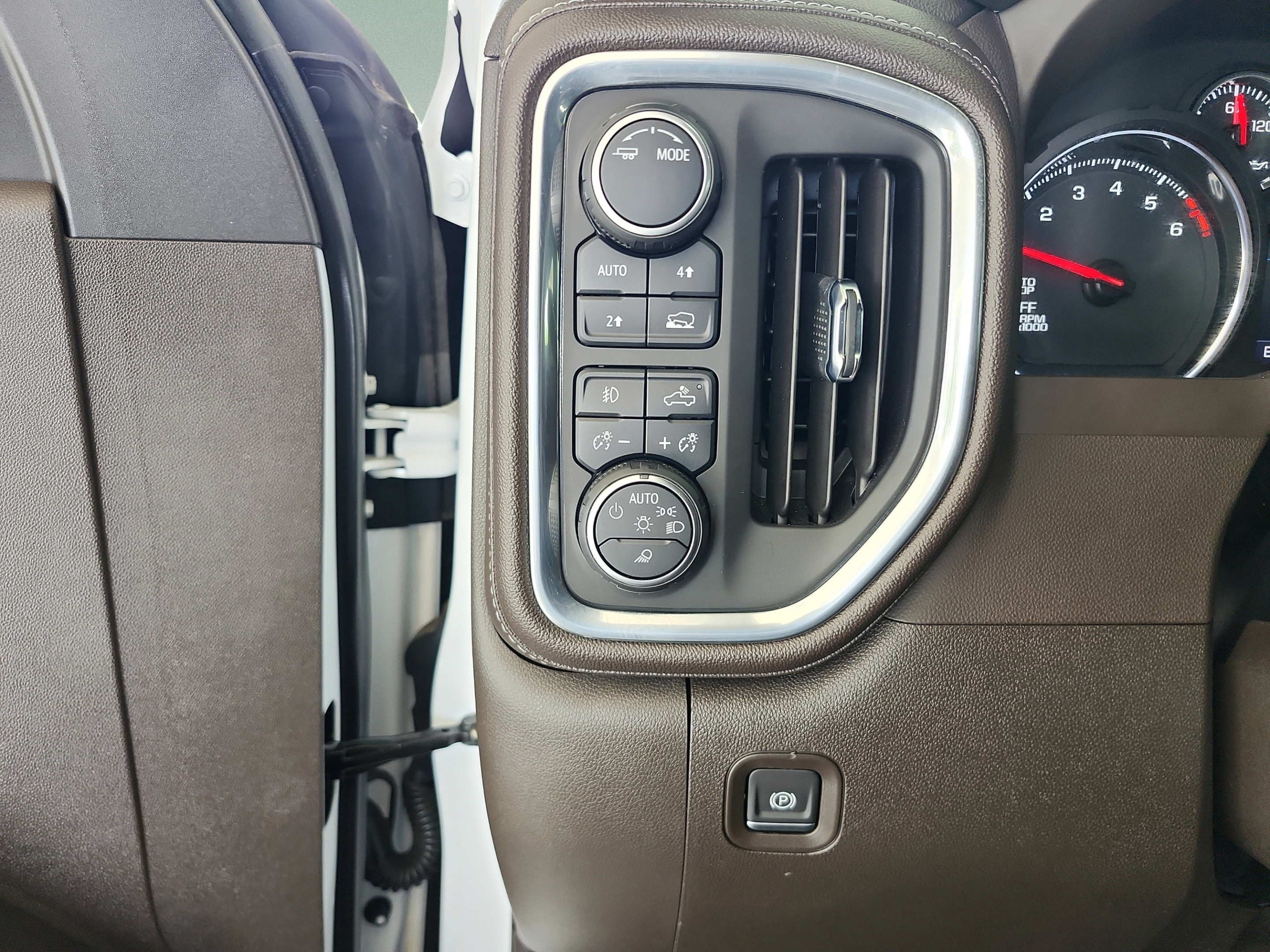 Used 2022 Chevrolet Silverado 1500 LTZ w/ Safety Package II AWD/4WD image 13