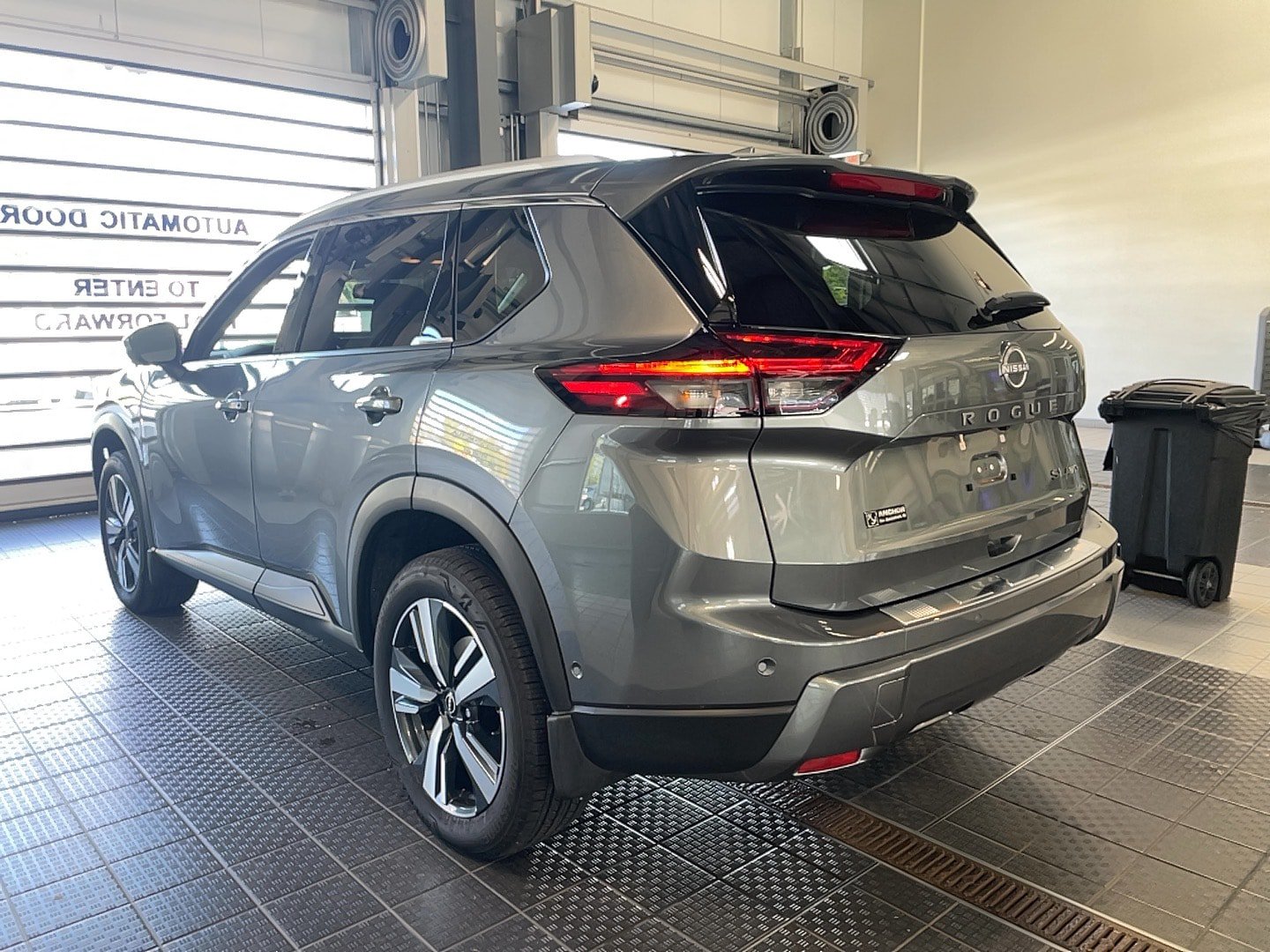 Used 2024 Nissan Rogue SL AWD/4WD image 18