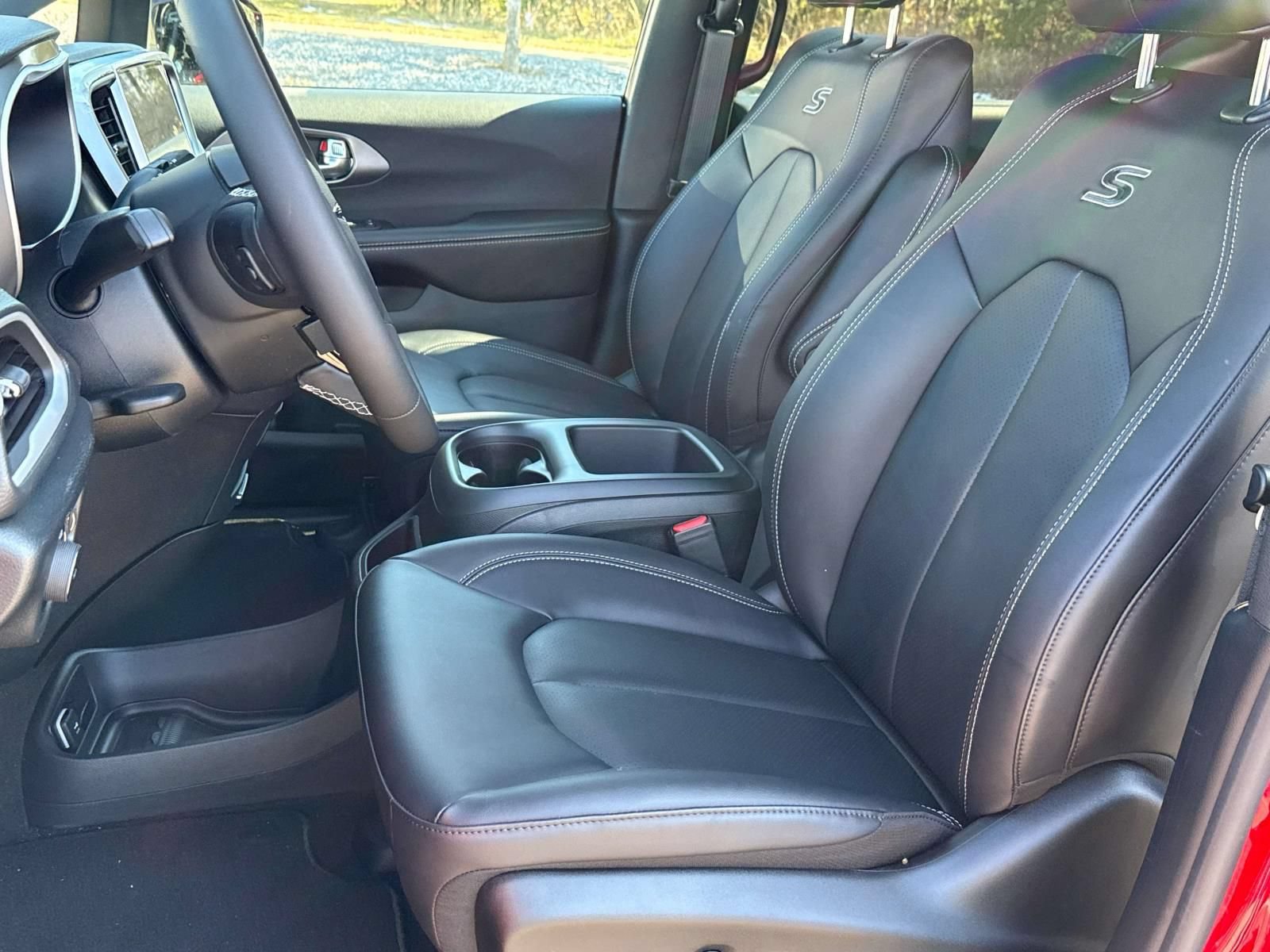 New 2026 Chrysler Pacifica Select w/ S Appearance Package FWD image 11