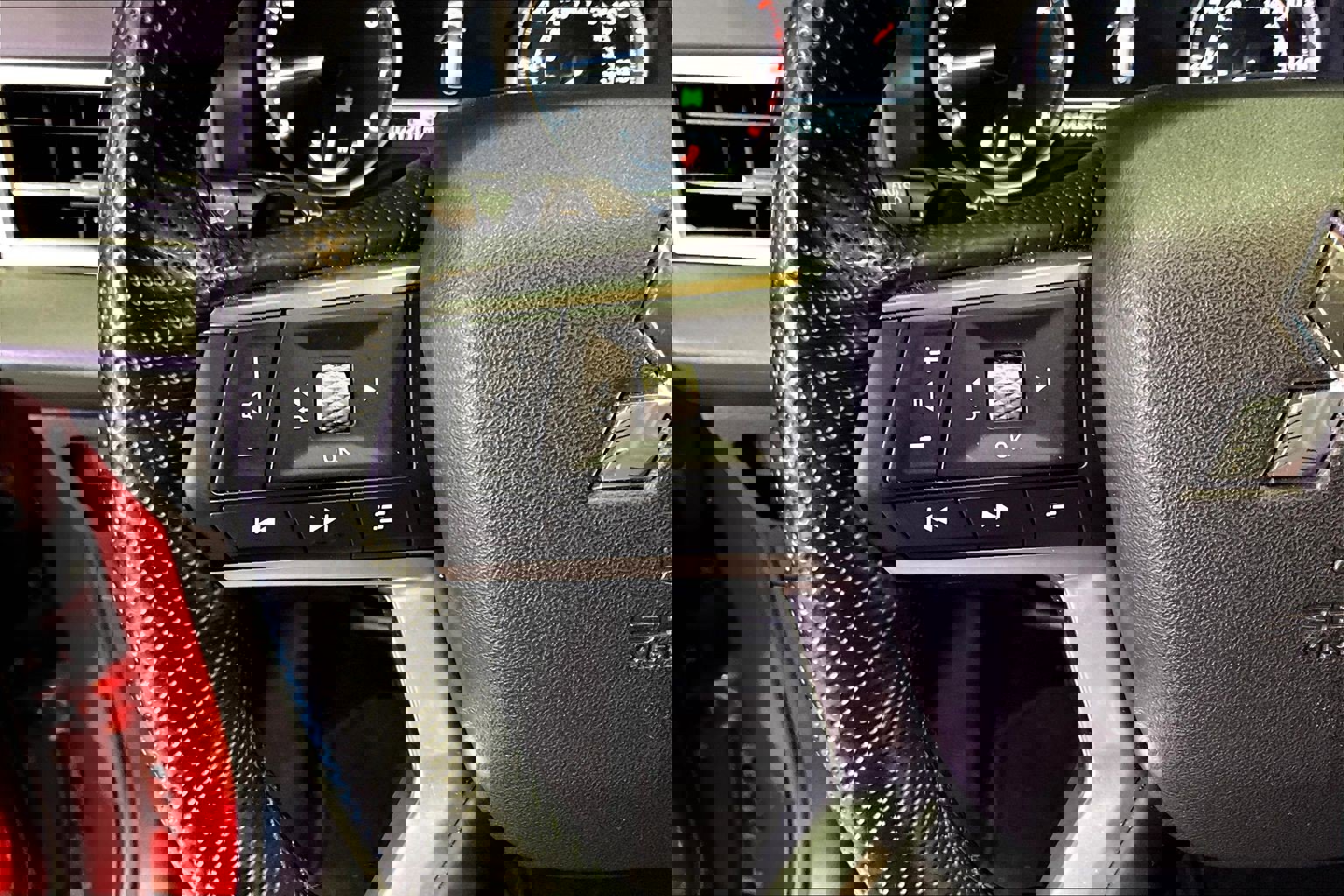 Used 2024 Mitsubishi Outlander SE image 11