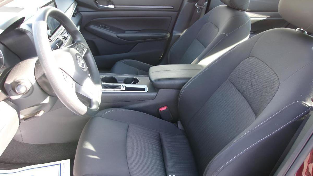 Used 2025 Nissan Altima 2.5 SV FWD image 13
