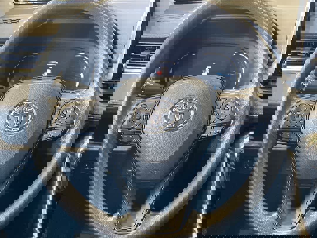 Used 2025 Toyota RAV4 LE AWD/4WD image 17