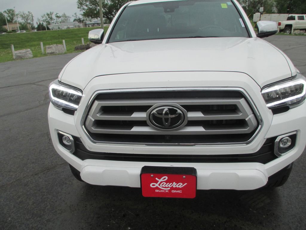 Used 2020 Toyota Tacoma Limited image 14