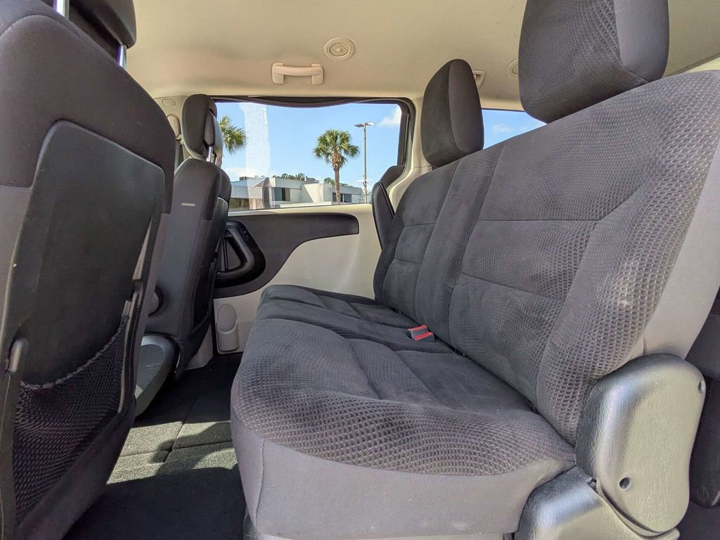 Used 2018 Dodge Grand Caravan SE w/ UConnect Hands-Free Group image 15