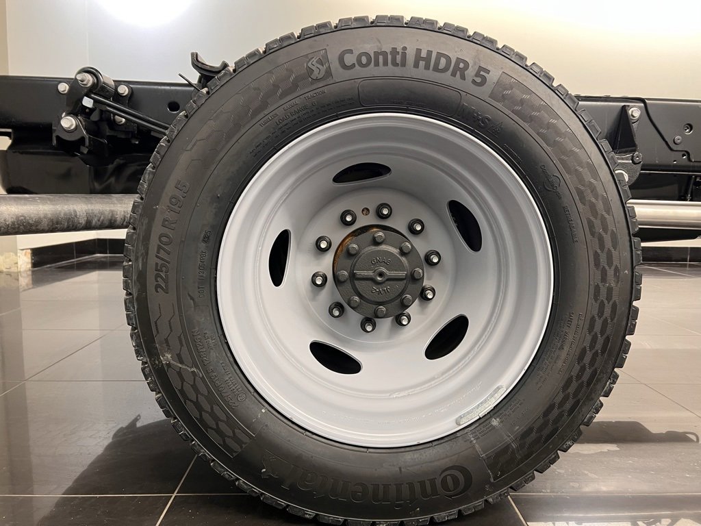 New 2026 Ford F550 4x4 Crew Cab image 7