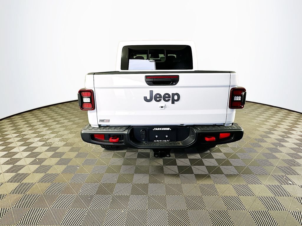 New 2026 Jeep Gladiator Rubicon w/ Technology Group AWD/4WD image 8