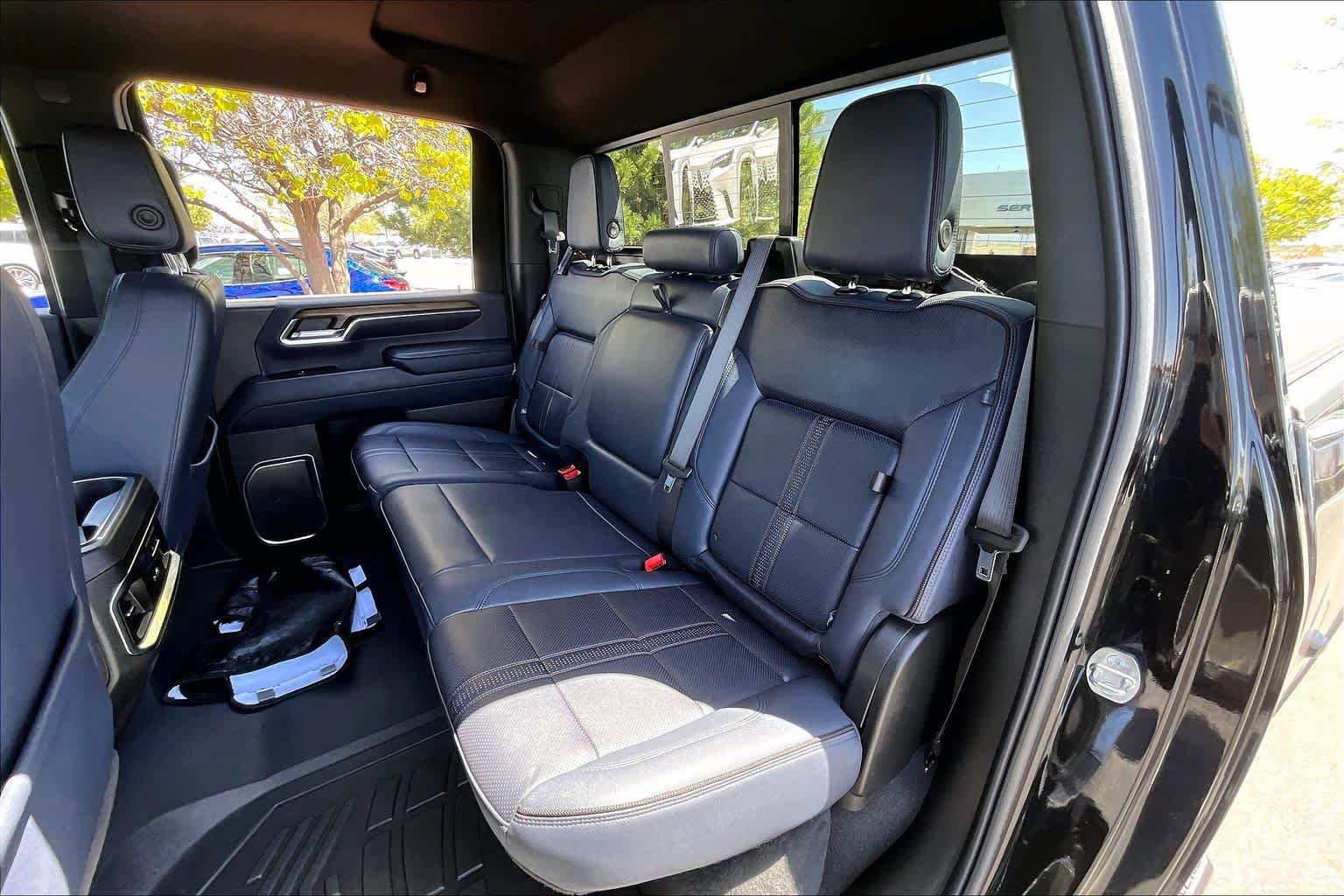 Used 2024 Chevrolet Silverado 2500 High Country w/ Technology Package AWD/4WD image 21