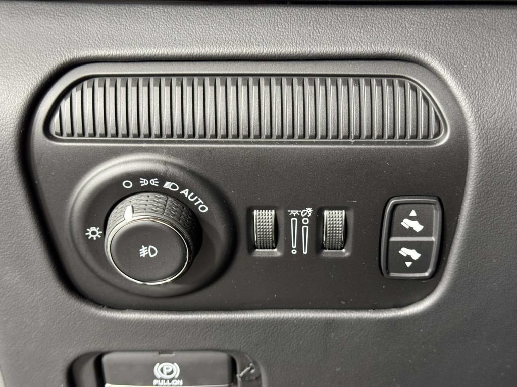 Used 2022 Jeep Grand Wagoneer Series III AWD/4WD image 19