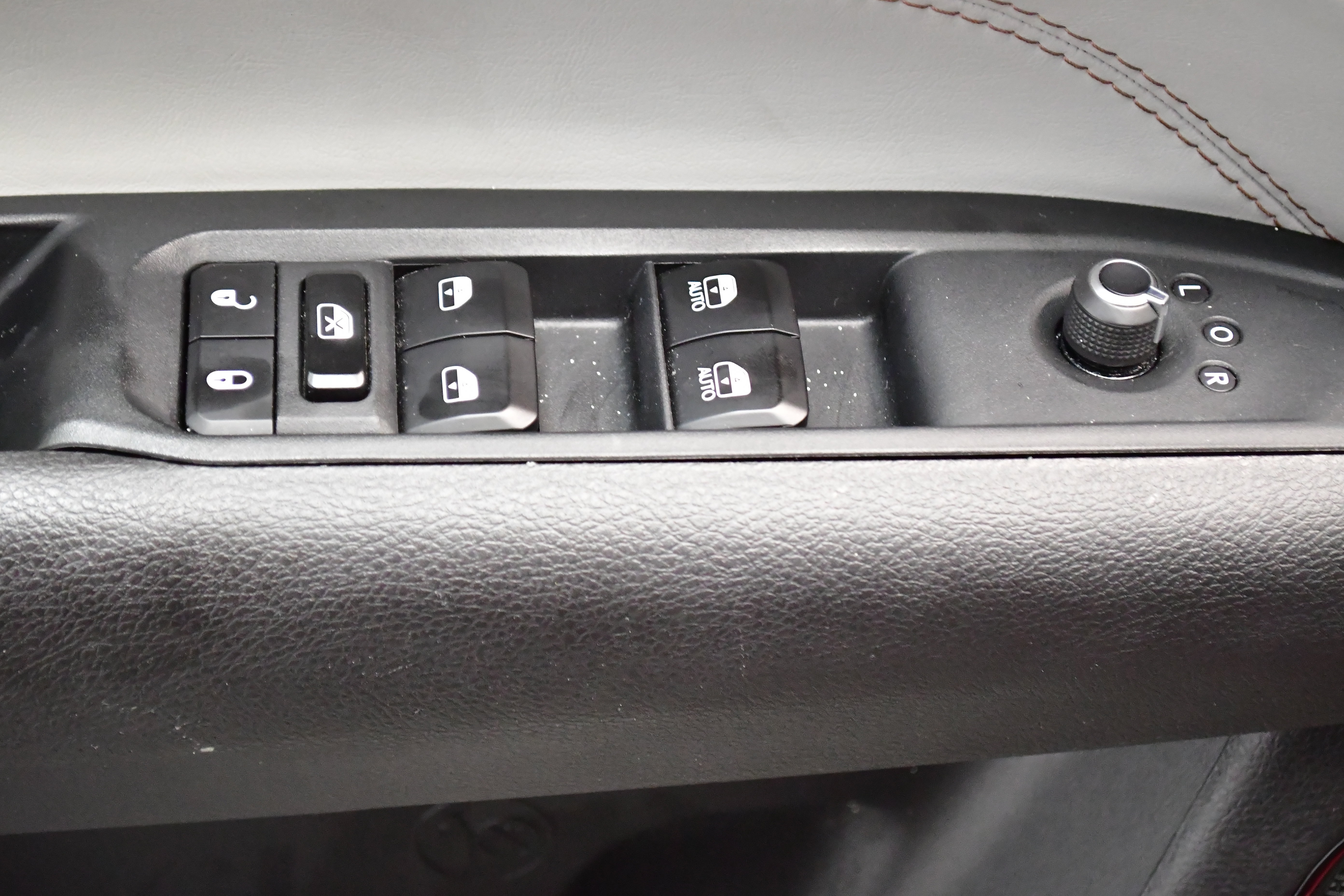 Used 2025 Jeep Compass Limited AWD/4WD image 16
