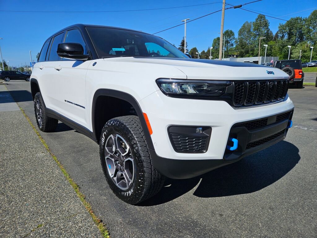 Used 2022 Jeep Grand Cherokee Trailhawk w/ Advanced Protech Group II AWD/4WD image 7