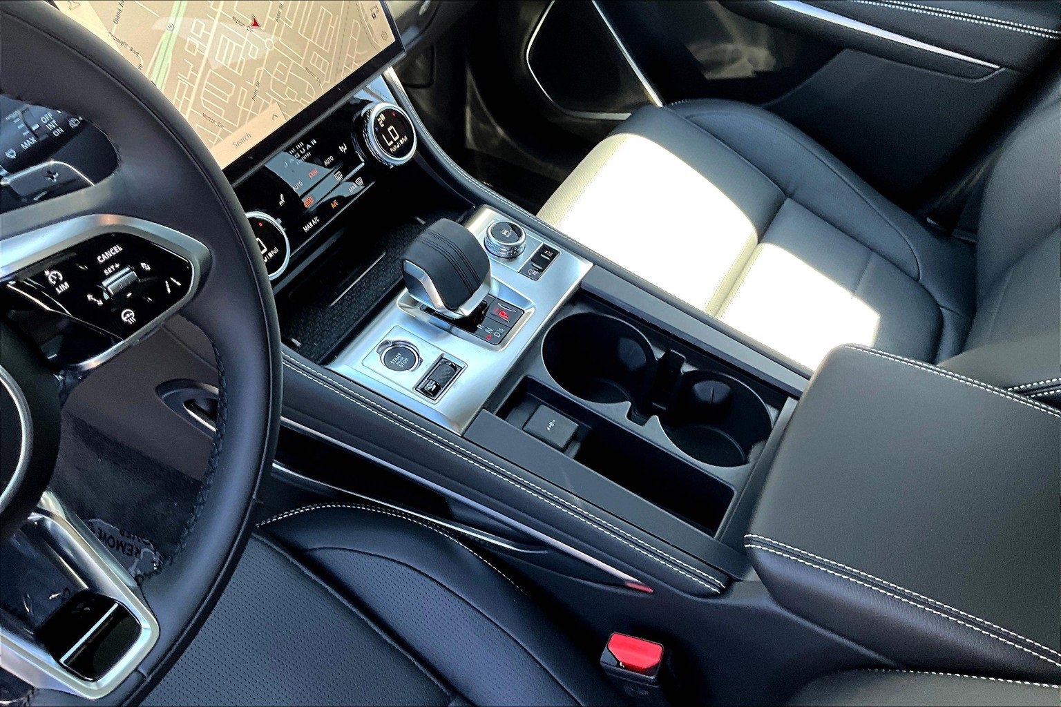 New 2026 Jaguar F-PACE R-Dynamic S image 8