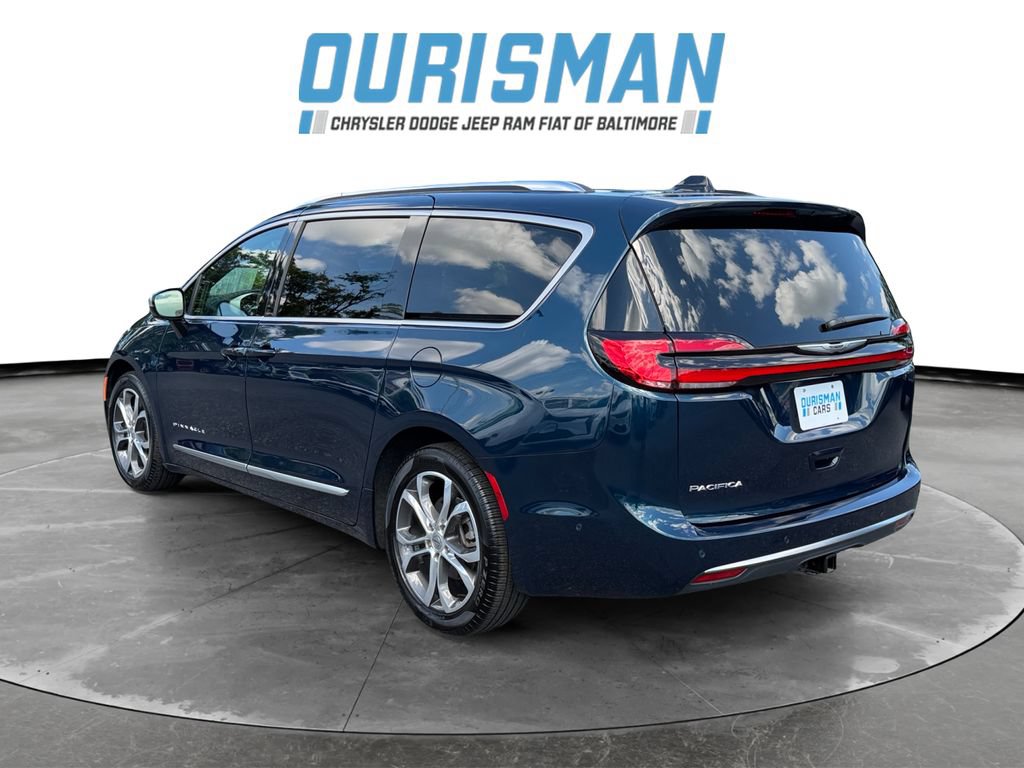 Used 2025 Chrysler Pacifica Pinnacle w/ Trailer Tow Group FWD image 4