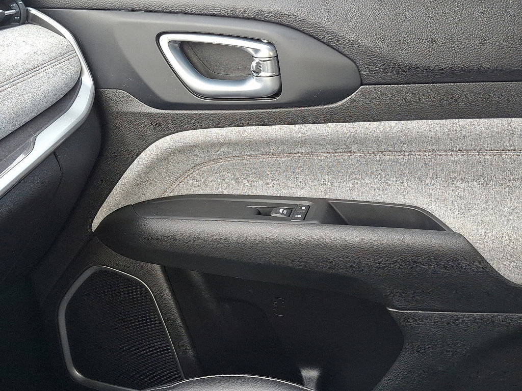 Certified 2022 Jeep Compass Latitude image 30