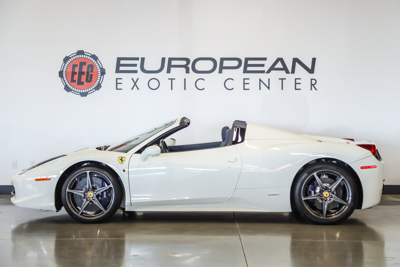 Used 2015 Ferrari 458 Spider RWD image 9