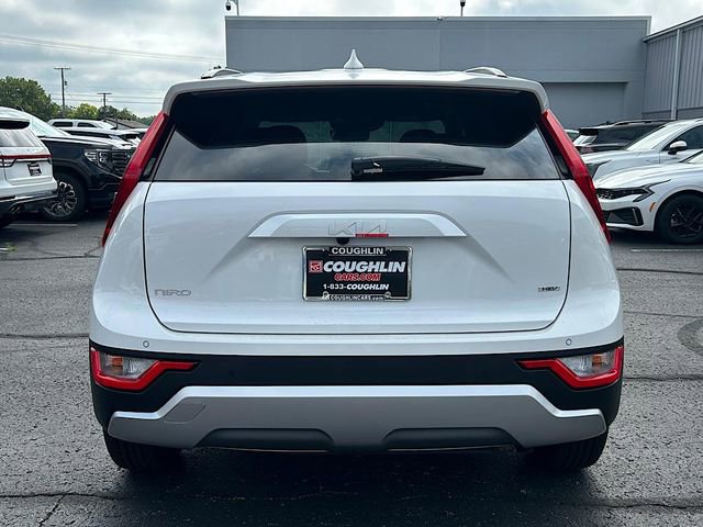 New 2025 Kia Niro LX image 9