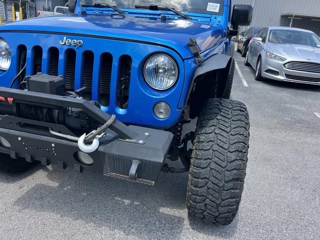 Used 2015 Jeep Wrangler Unlimited Rubicon w/ Connectivity Group AWD/4WD image 10