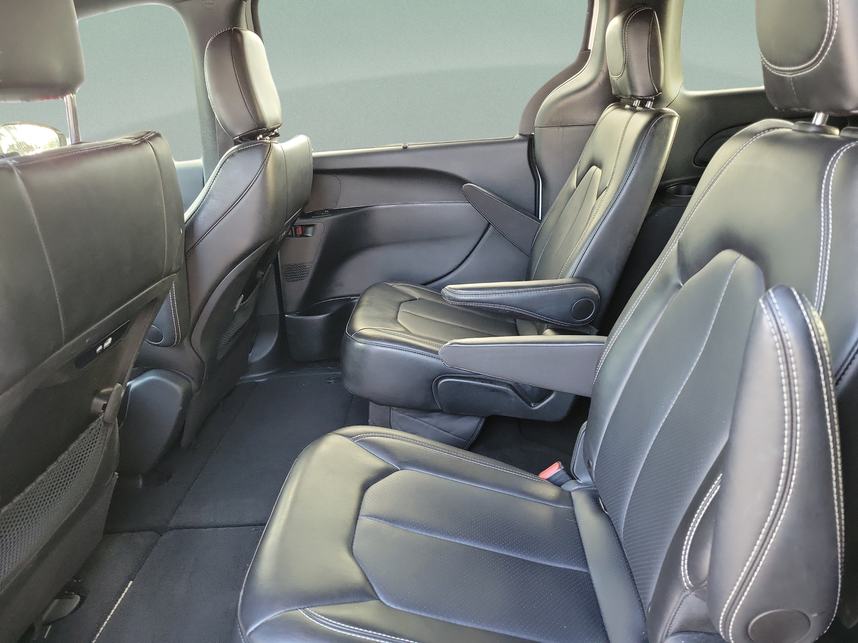 Used 2025 Chrysler Pacifica Select FWD image 10