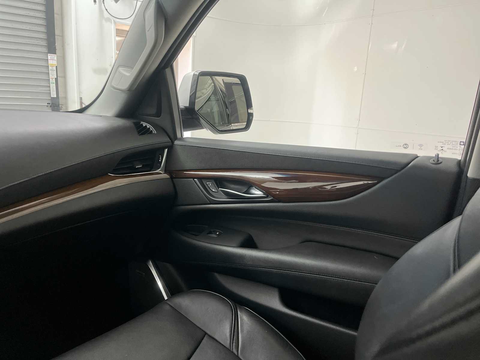 Used 2019 Cadillac Escalade ESV Premium Luxury AWD/4WD image 11