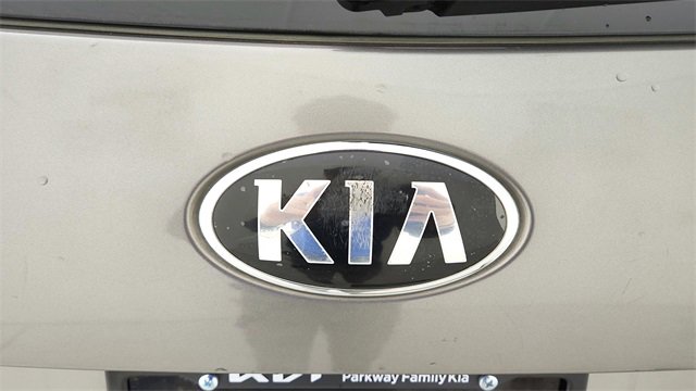 Used 2017 Kia Sorento LX image 12