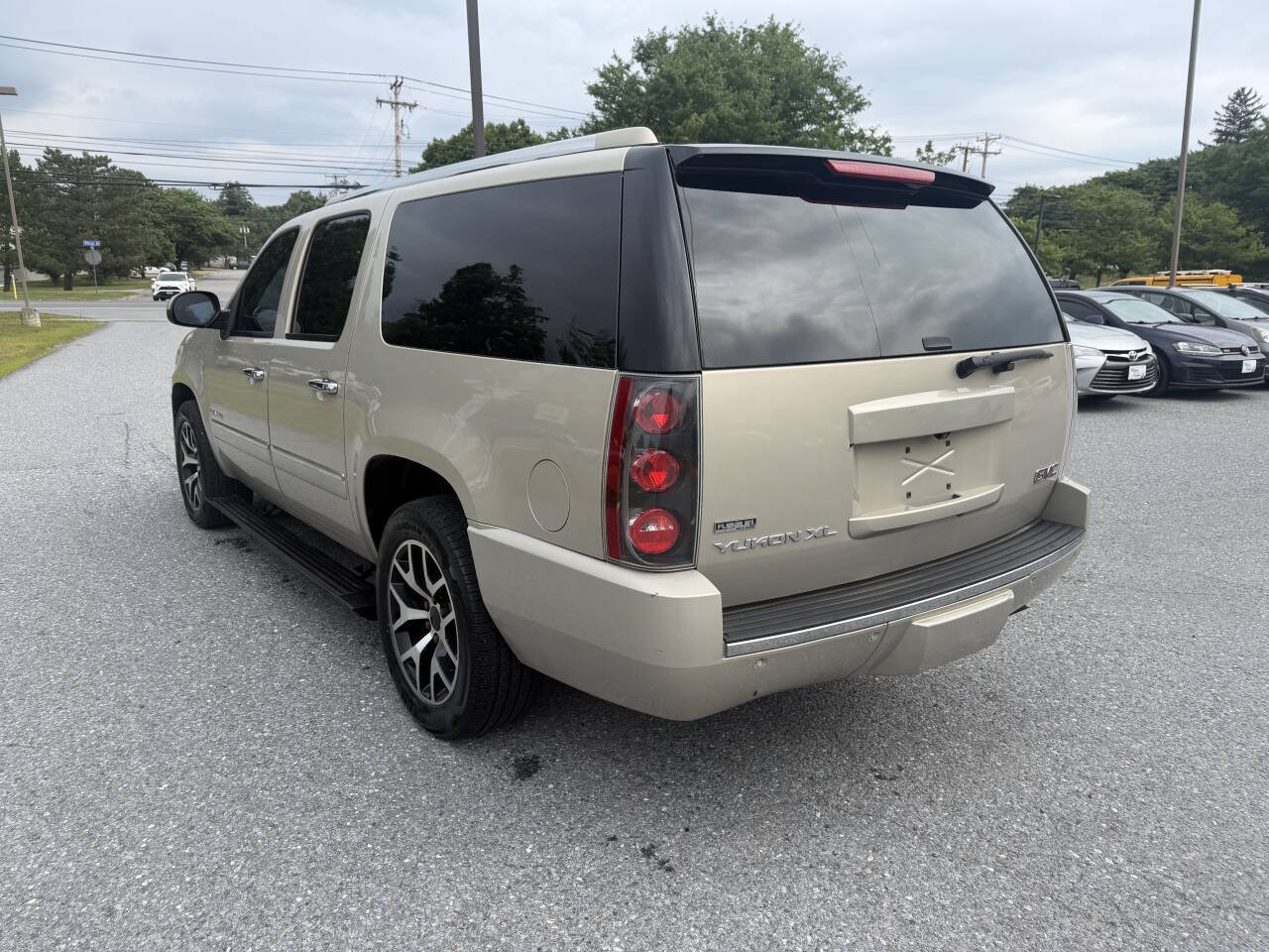 Used 2012 GMC Yukon XL Denali AWD/4WD image 3