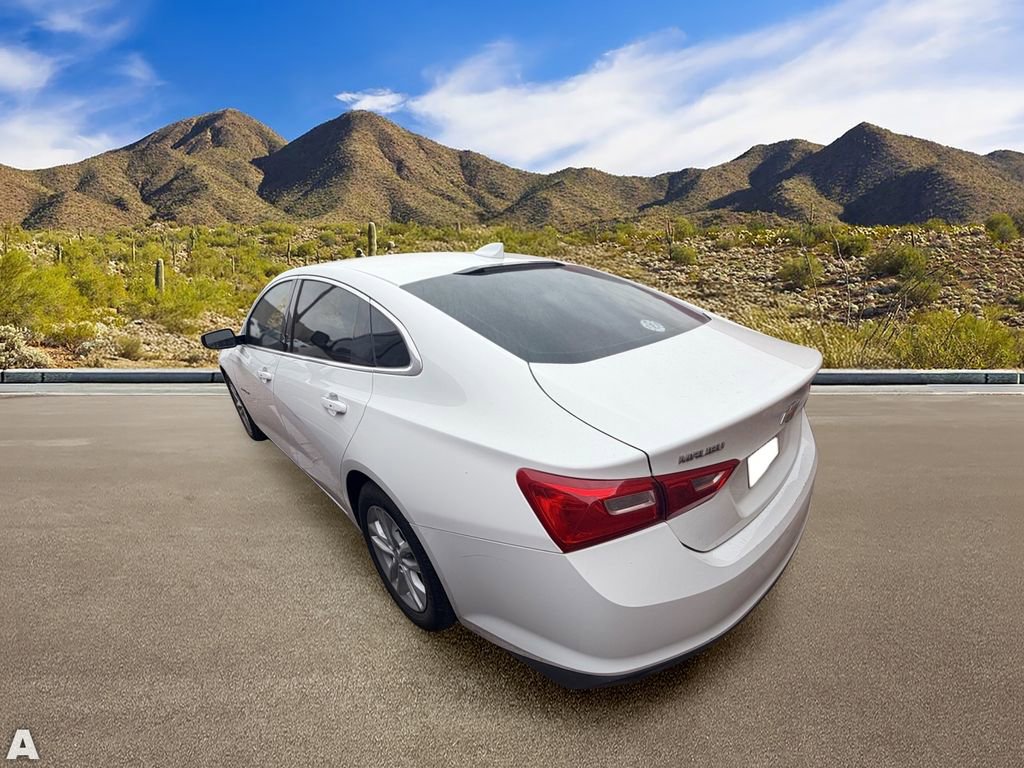 Used 2018 Chevrolet Malibu LT FWD image 2