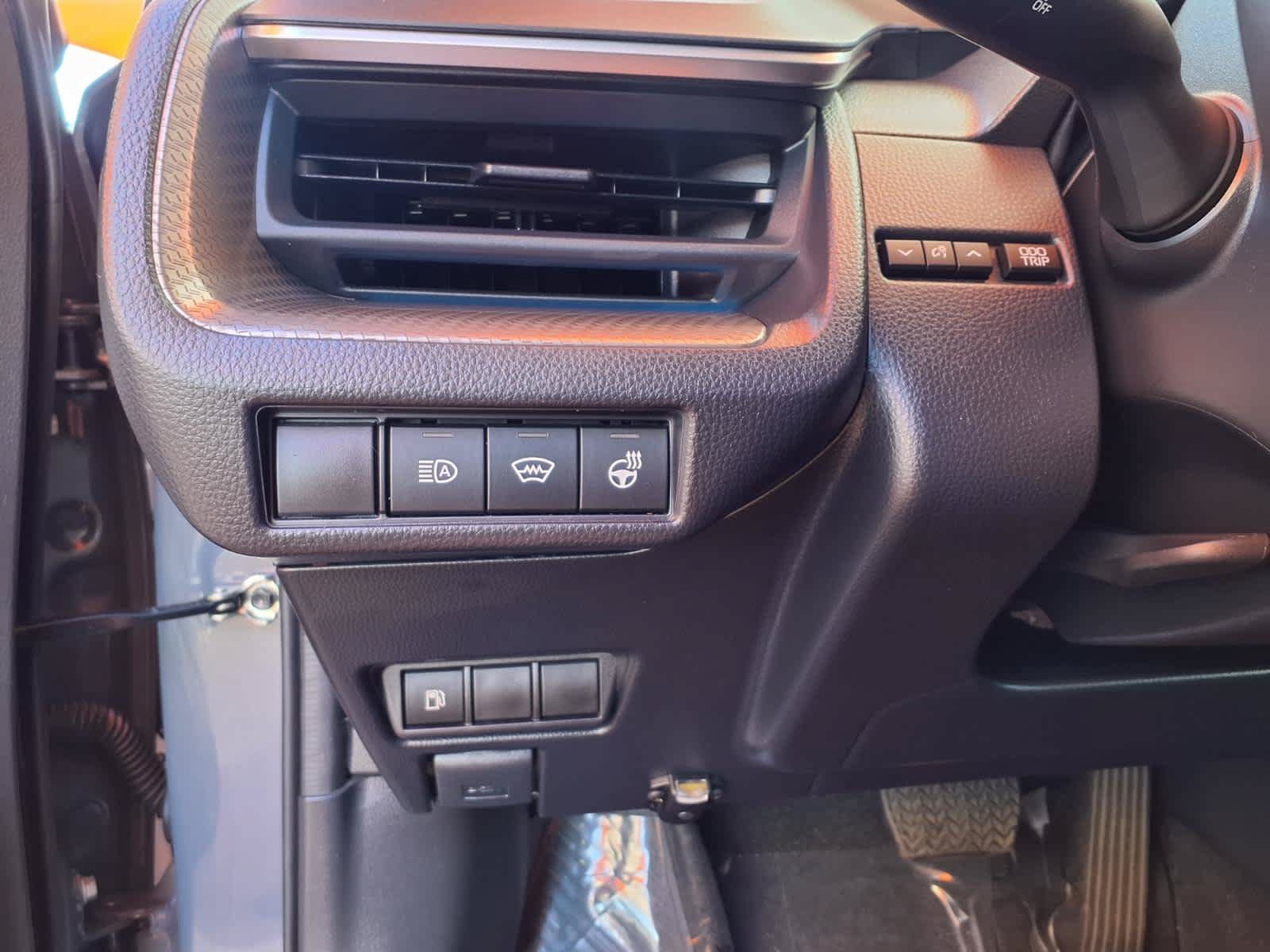 Certified 2025 Toyota Prius XLE FWD image 21