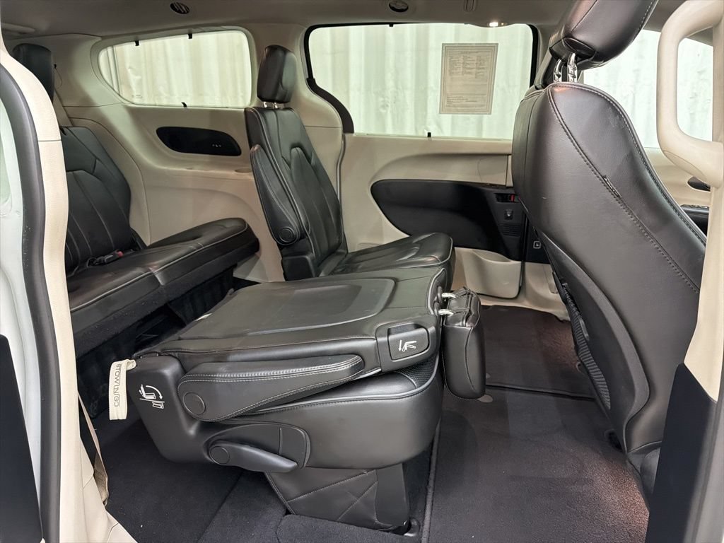 Used 2020 Chrysler Pacifica Limited FWD image 21
