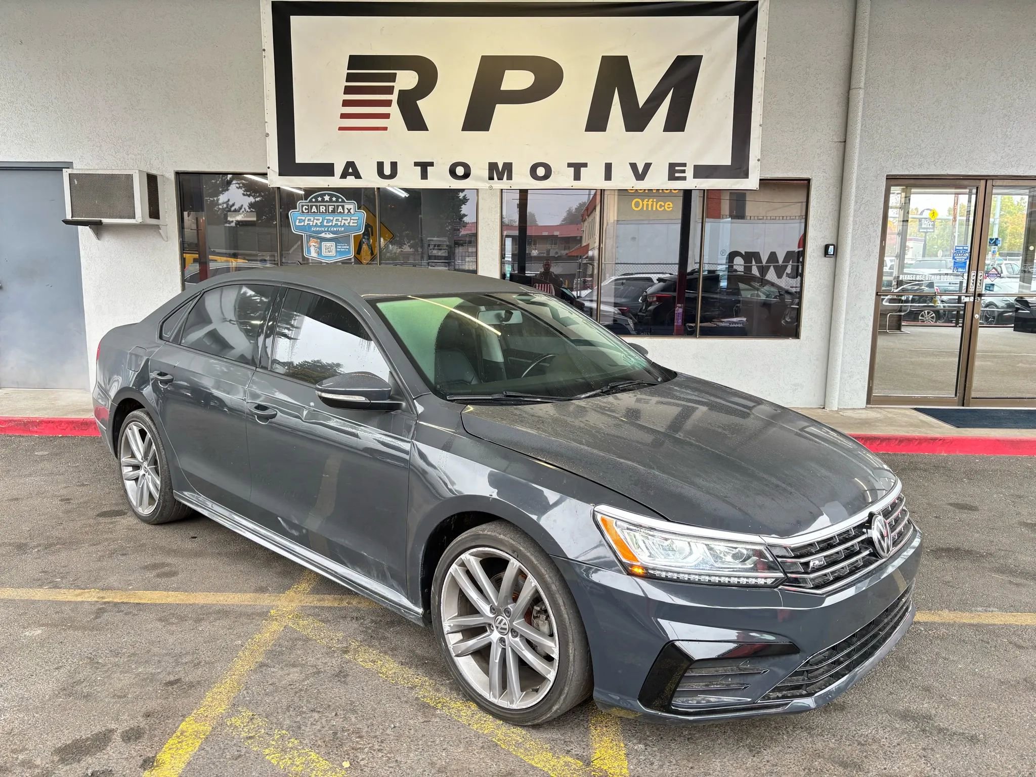 Used 2018 Volkswagen Passat 2.0T R-Line w/ R-Line Lighting Package image 1