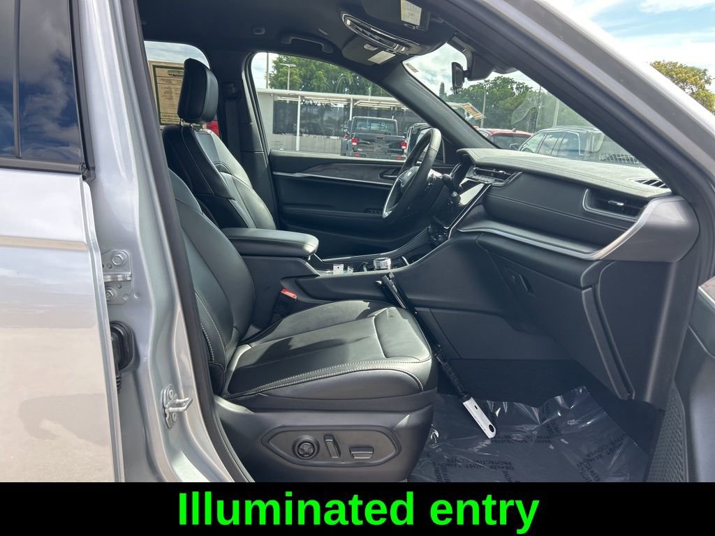 Certified 2025 Jeep Grand Cherokee Limited w/ Black Appearance Package image 25