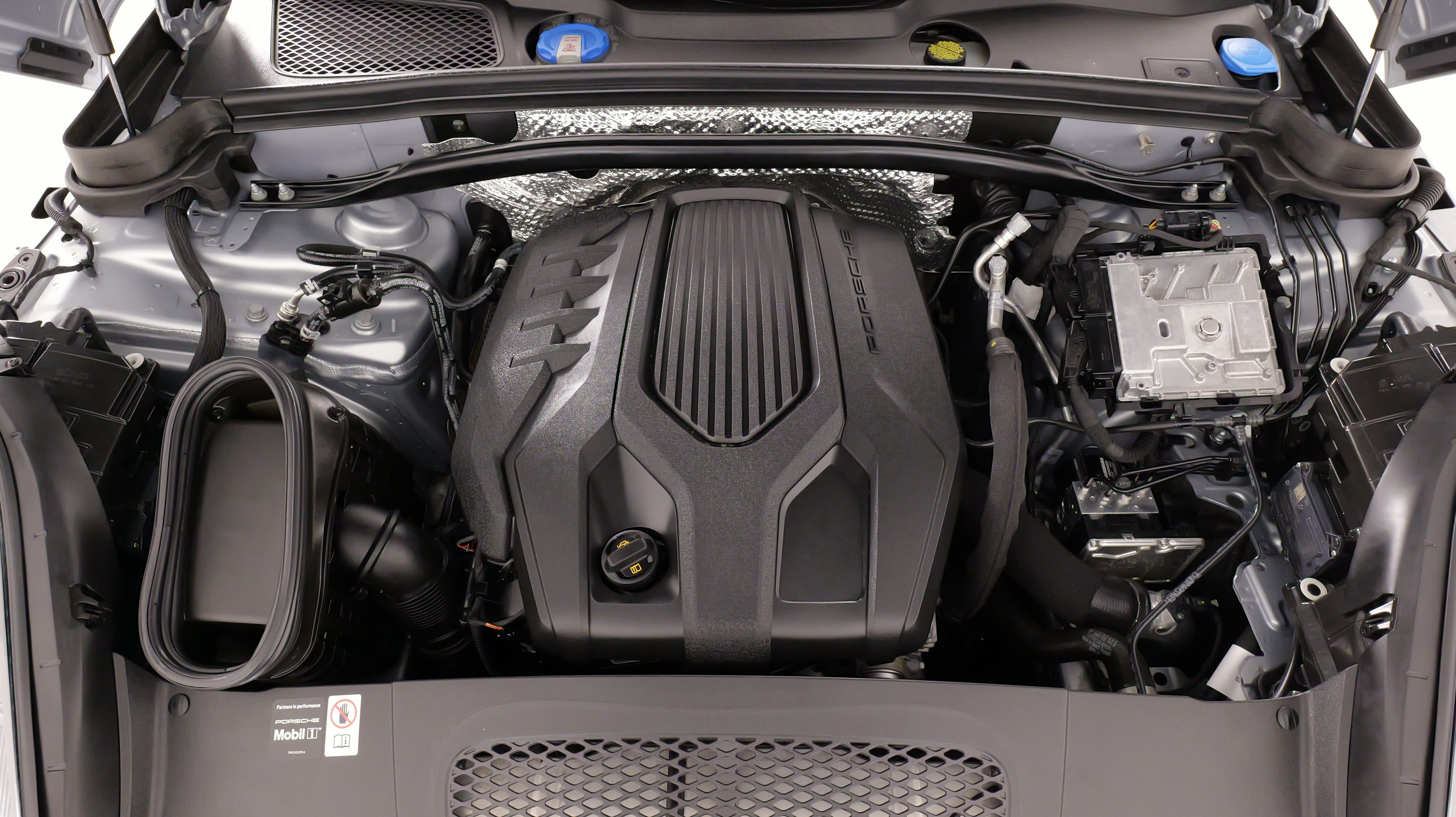 Used 2025 Porsche Macan AWD/4WD image 63
