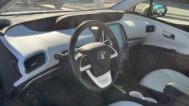 Used 2018 Toyota Prius Prime Advanced w/ Carpet Mat Package FWD image 16