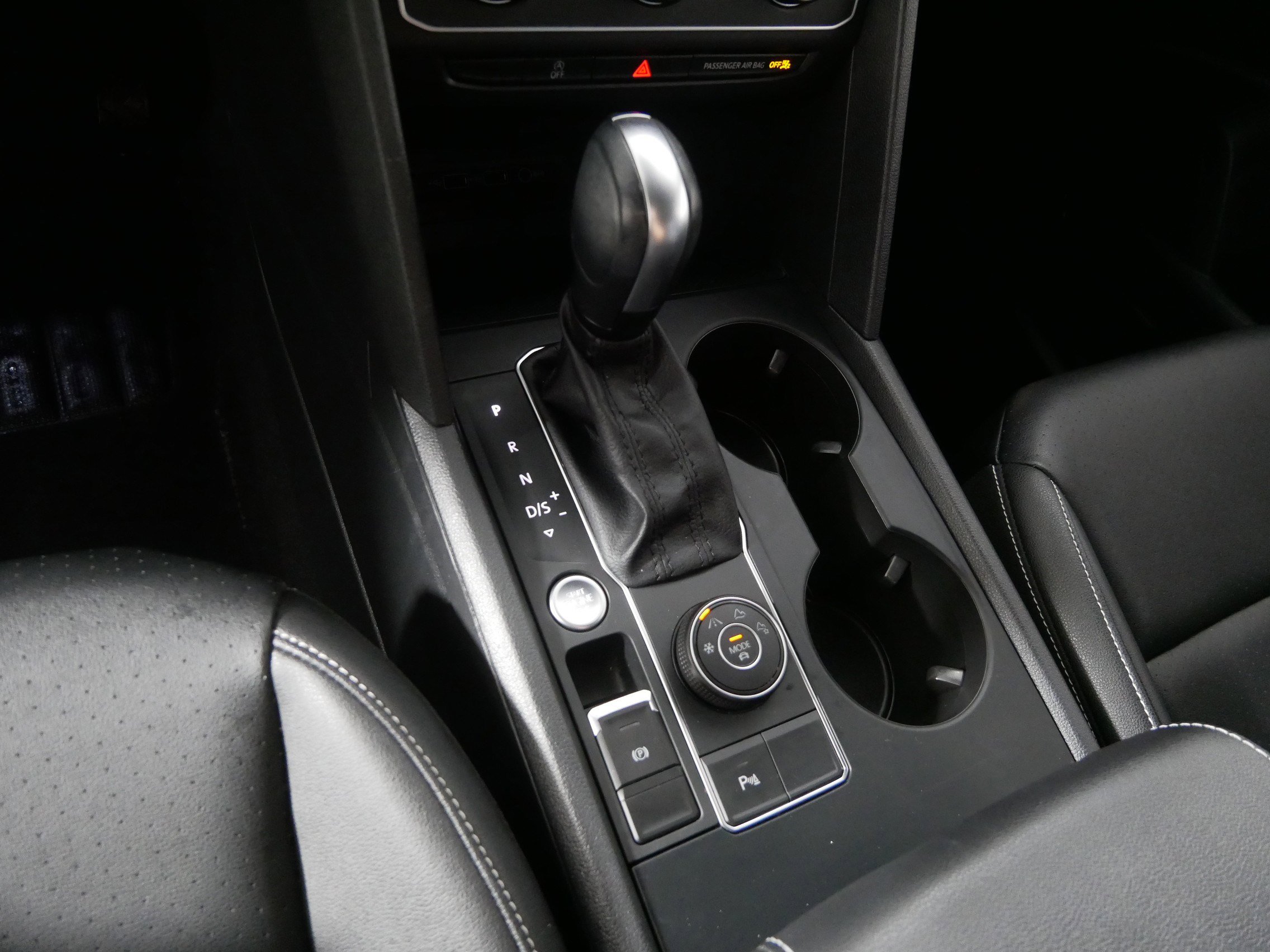 Certified 2020 Volkswagen Atlas Cross Sport SE image 24