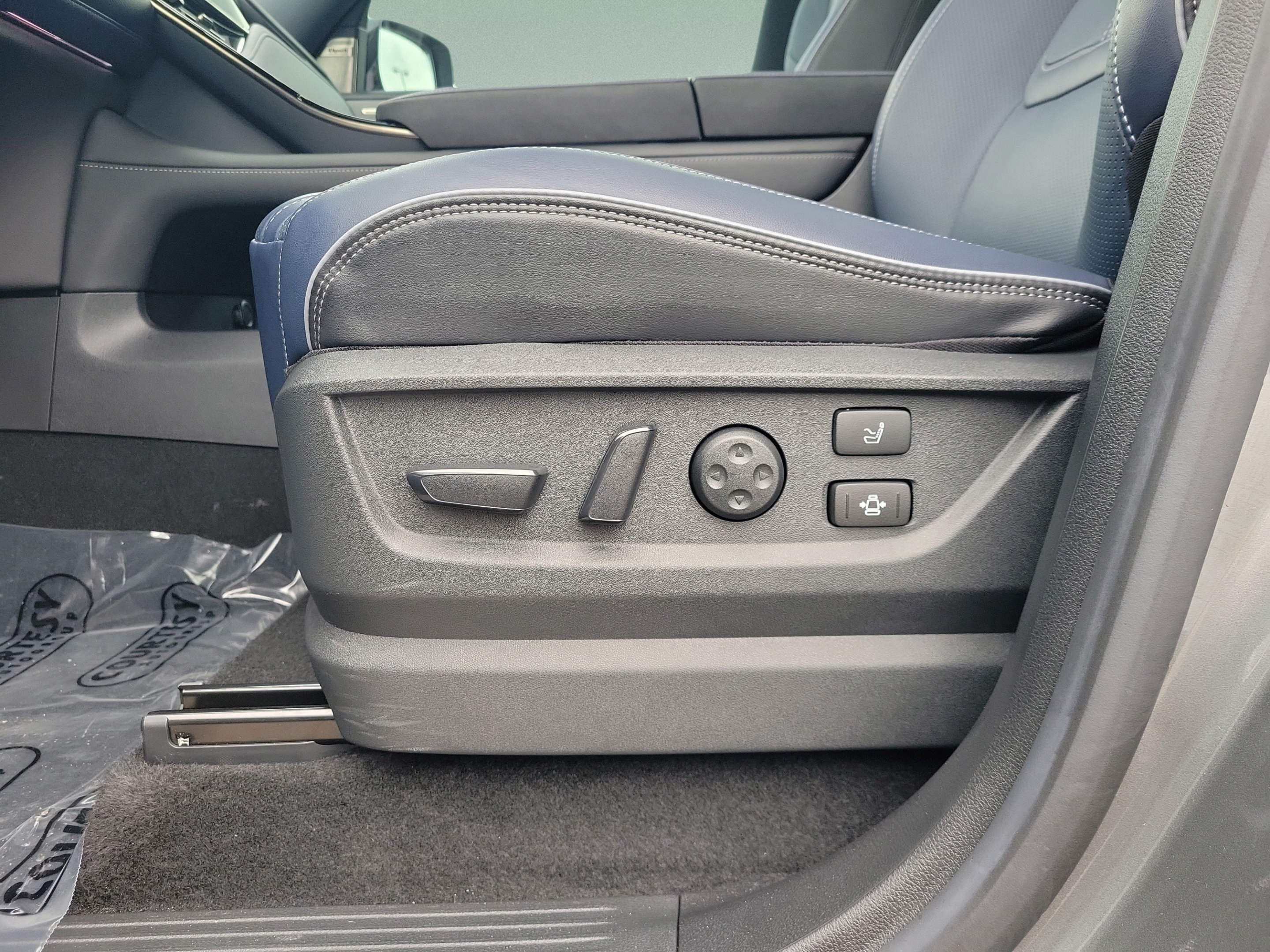 Certified 2026 INFINITI QX80 4WD w/ Sport Exterior Package image 16