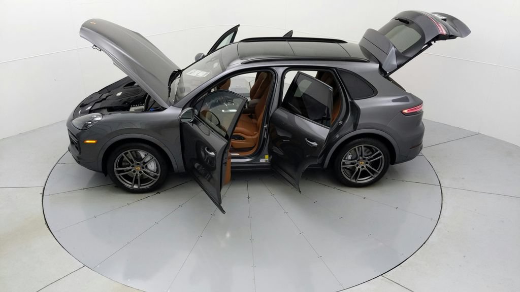 Certified 2023 Porsche Cayenne Turbo AWD/4WD image 29