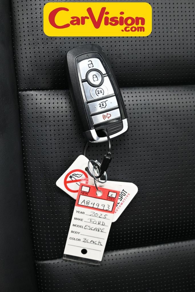Used 2025 Ford Escape Platinum image 31