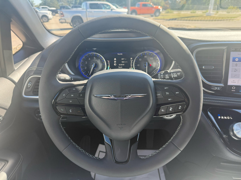 New 2026 Chrysler Pacifica Select image 18