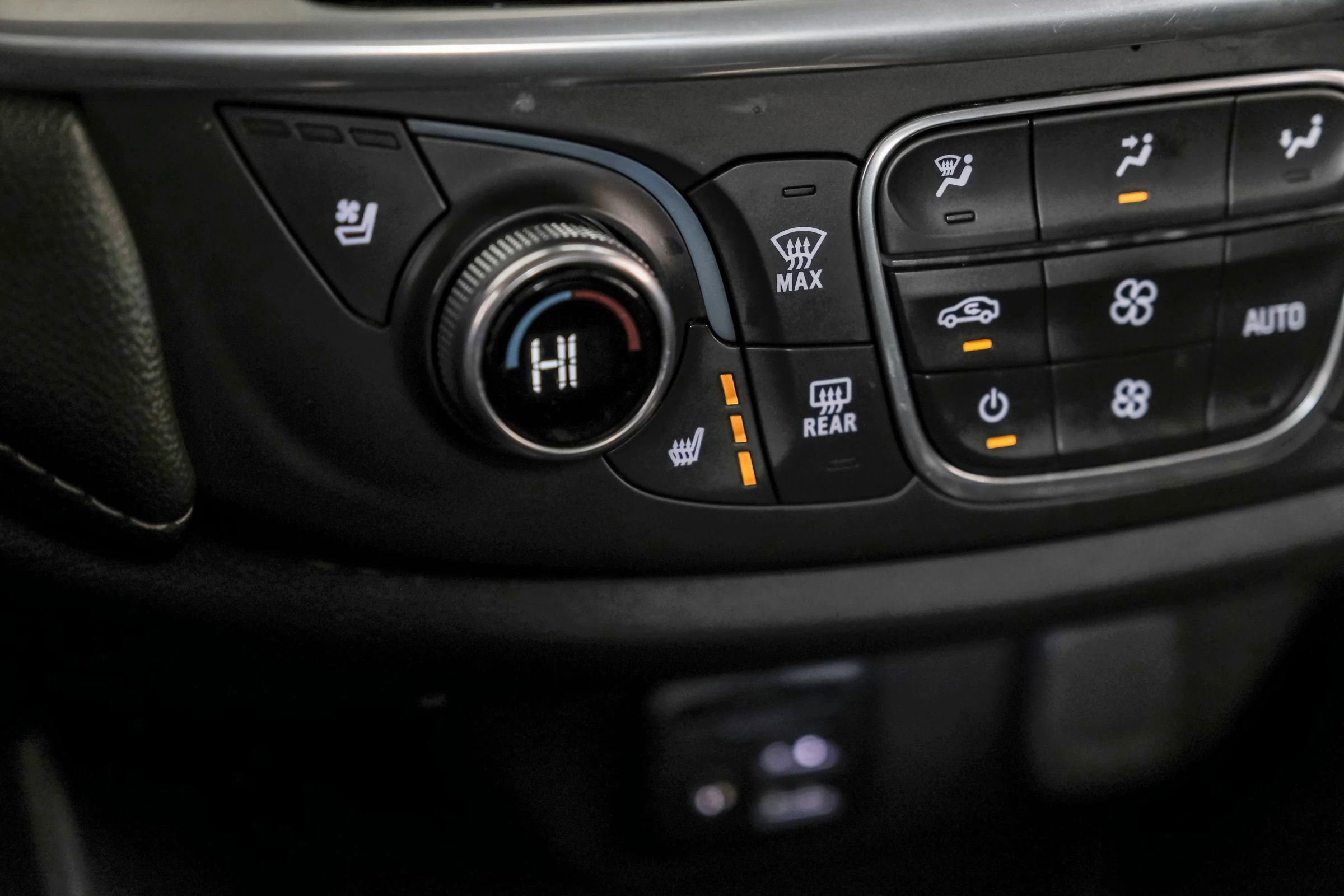 Used 2022 Chevrolet Traverse Premier w/ Redline Edition FWD image 31