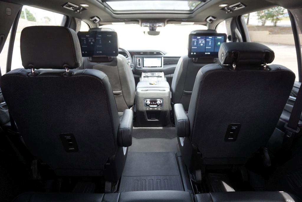 Used 2021 GMC Yukon Denali w/ Denali Premium Package image 30