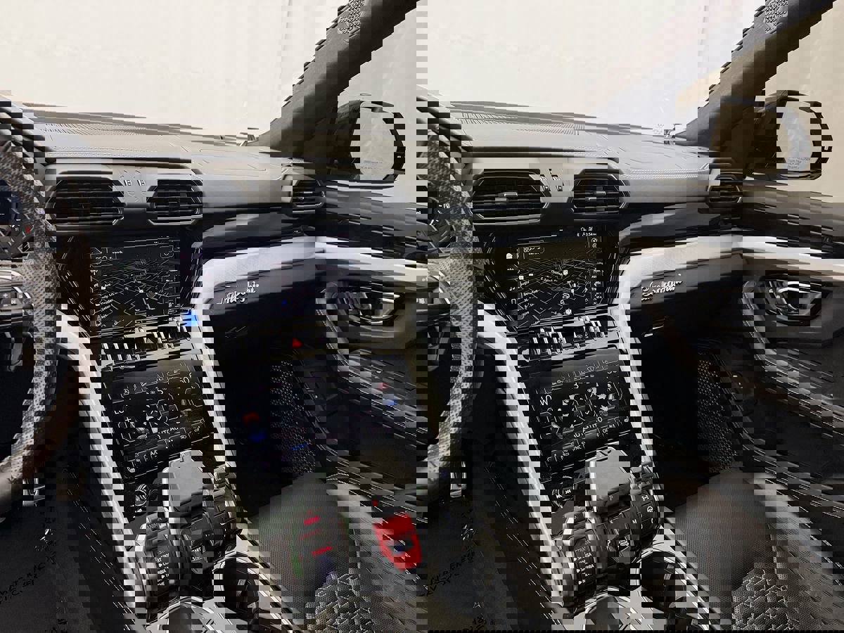 Used 2021 Lamborghini Urus image 28