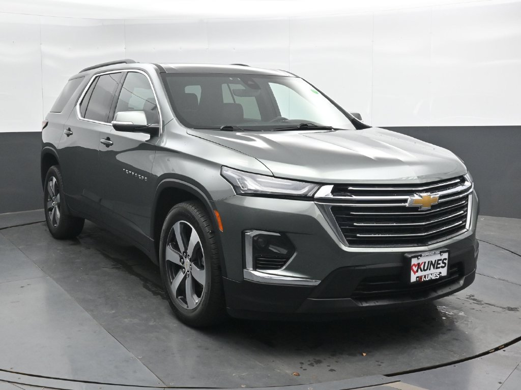 Used 2022 Chevrolet Traverse LT w/ LT Premium Package AWD/4WD image 4