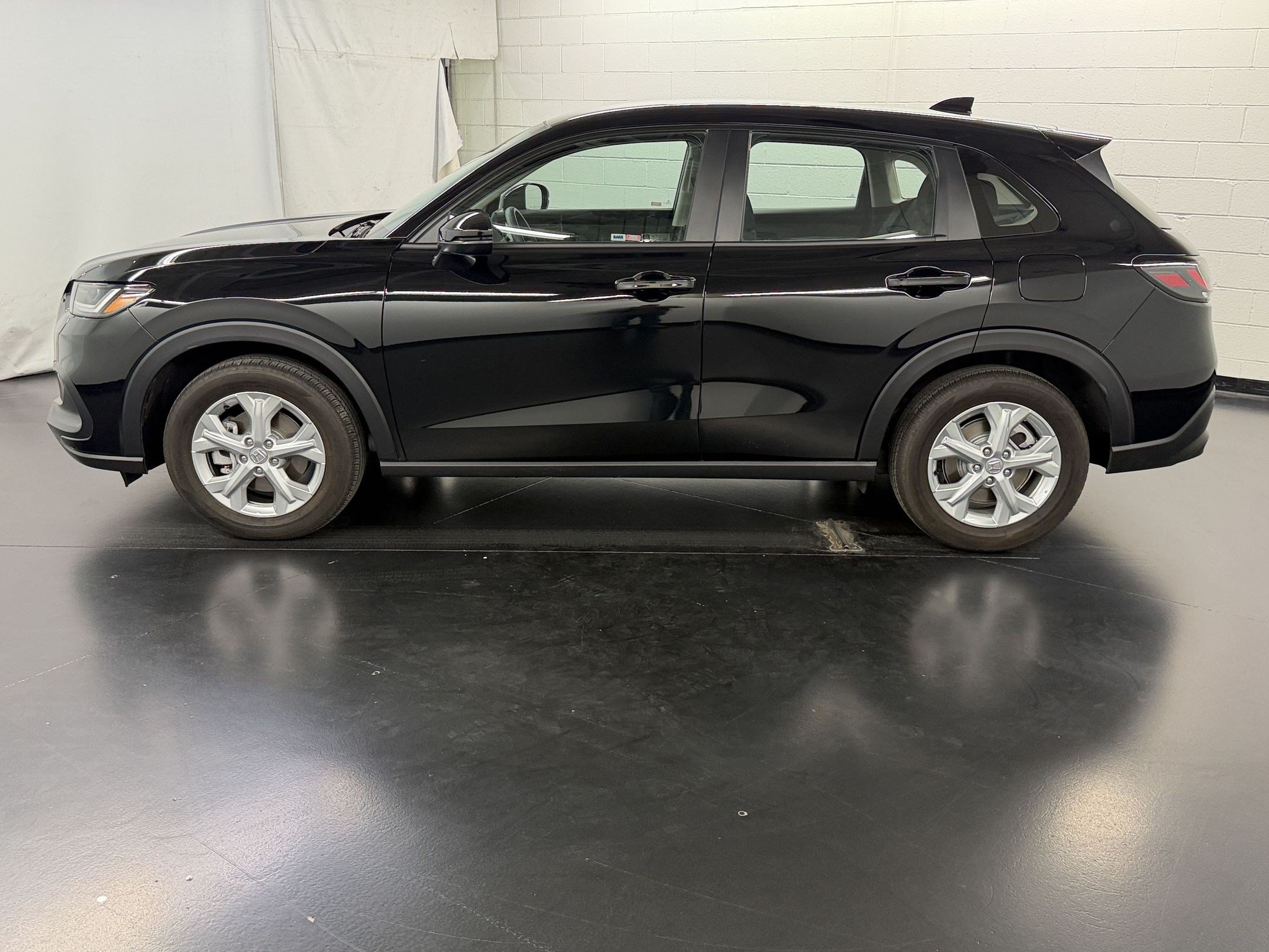 Certified 2025 Honda HR-V LX image 2