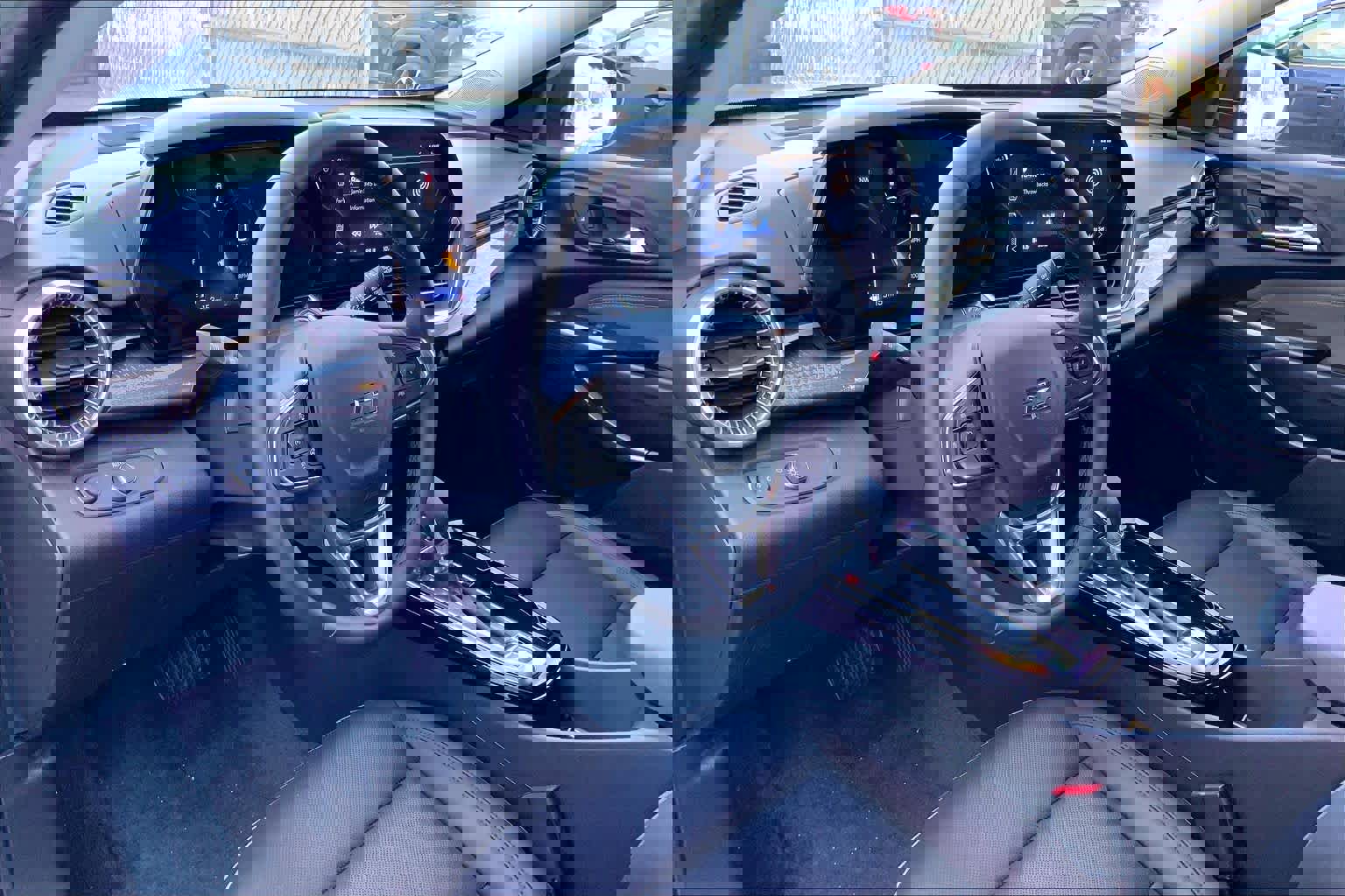 Used 2025 Chevrolet Trax ACTIV w/ Sunroof Package image 18