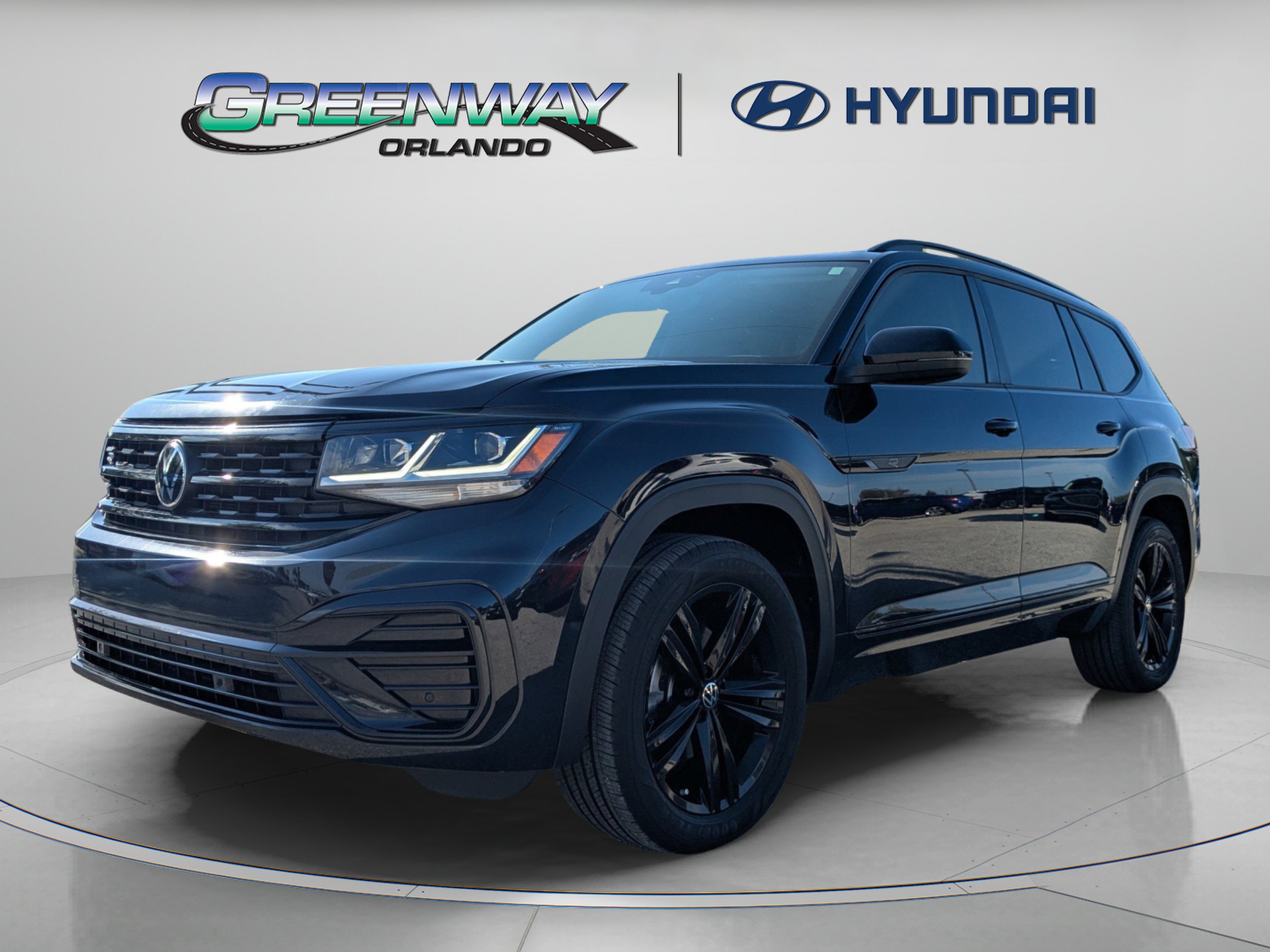 Used 2023 Volkswagen Atlas SEL R-Line AWD/4WD image 4