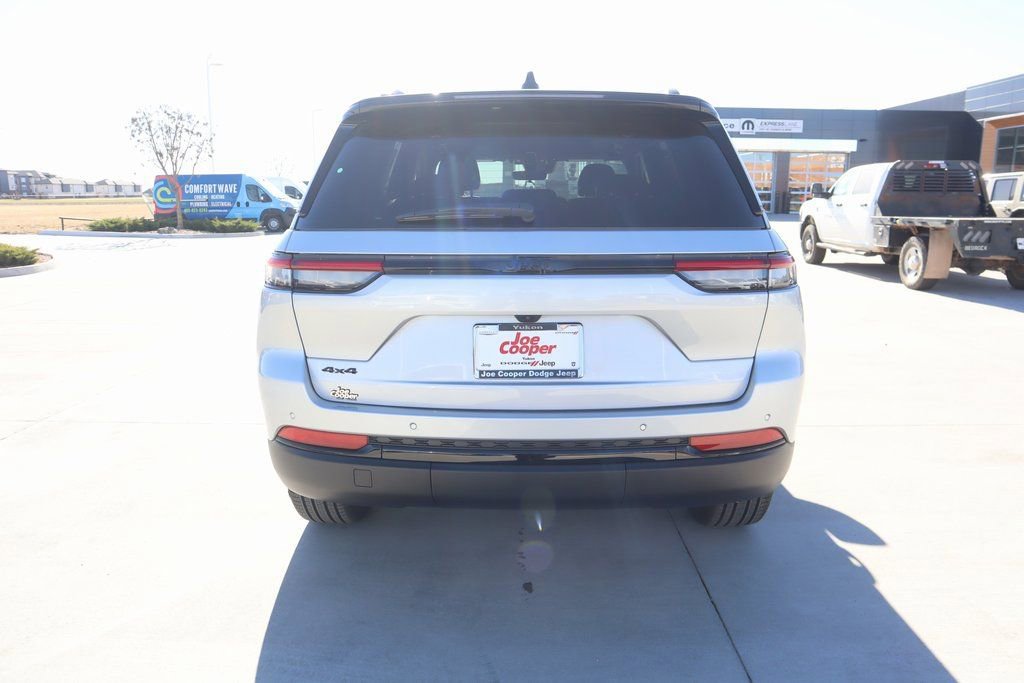 New 2025 Jeep Grand Cherokee Limited image 23