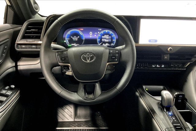 Used 2026 Toyota Crown AWD/4WD image 5