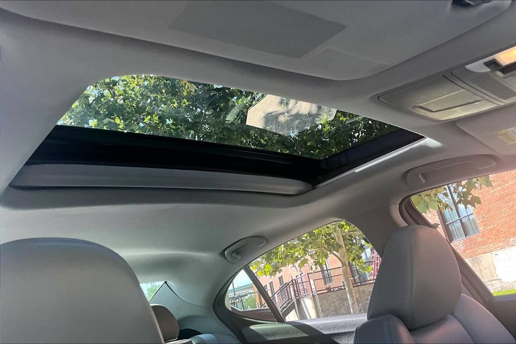 Used 2017 Acura TLX FWD image 23
