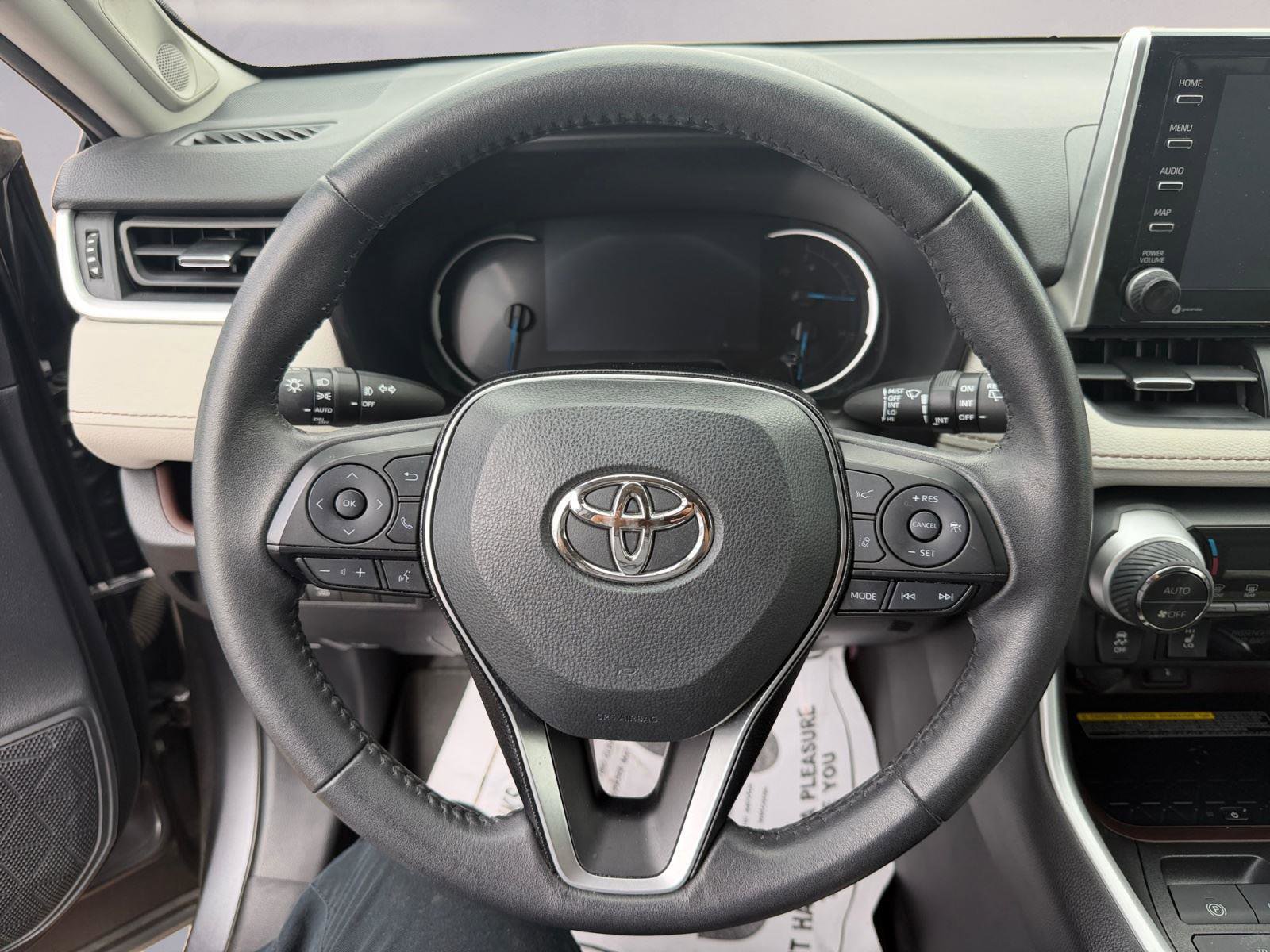 Used 2020 Toyota RAV4 Limited image 12