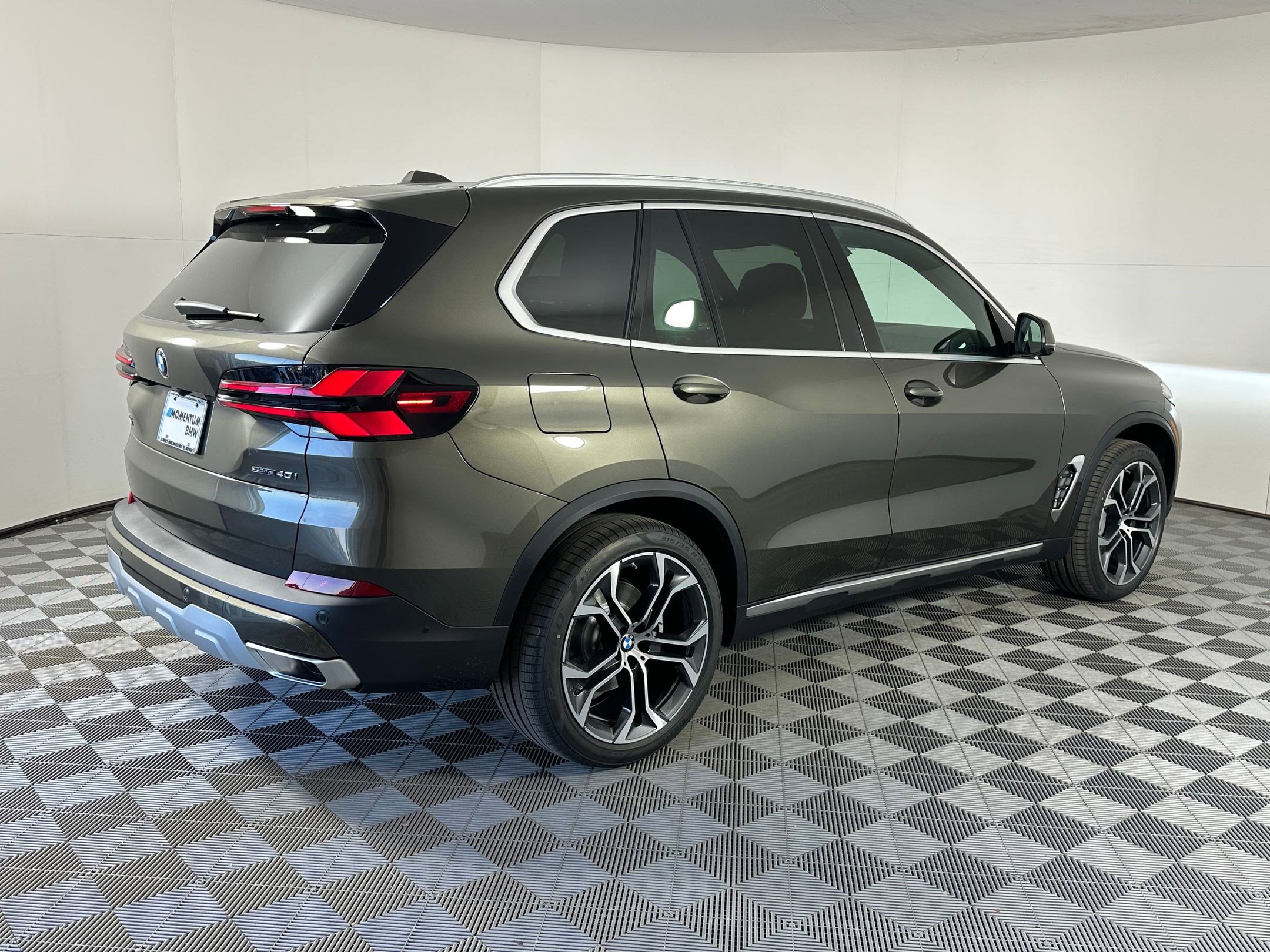 New 2026 BMW X5 sDrive40i image 7