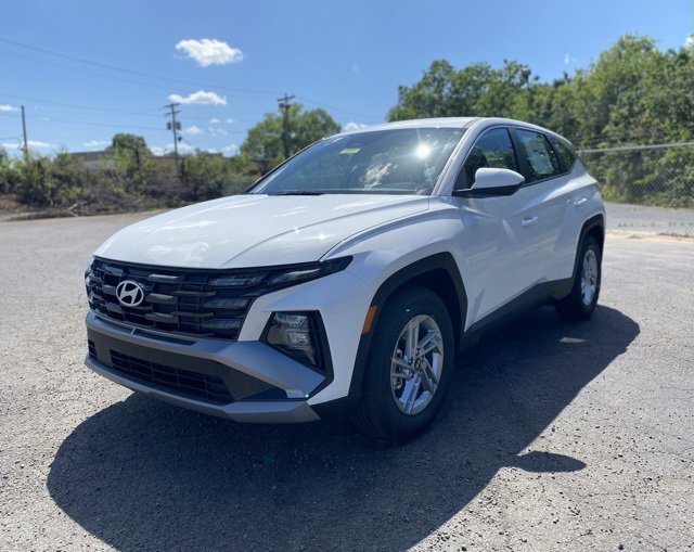 New 2025 Hyundai Tucson SE image 3