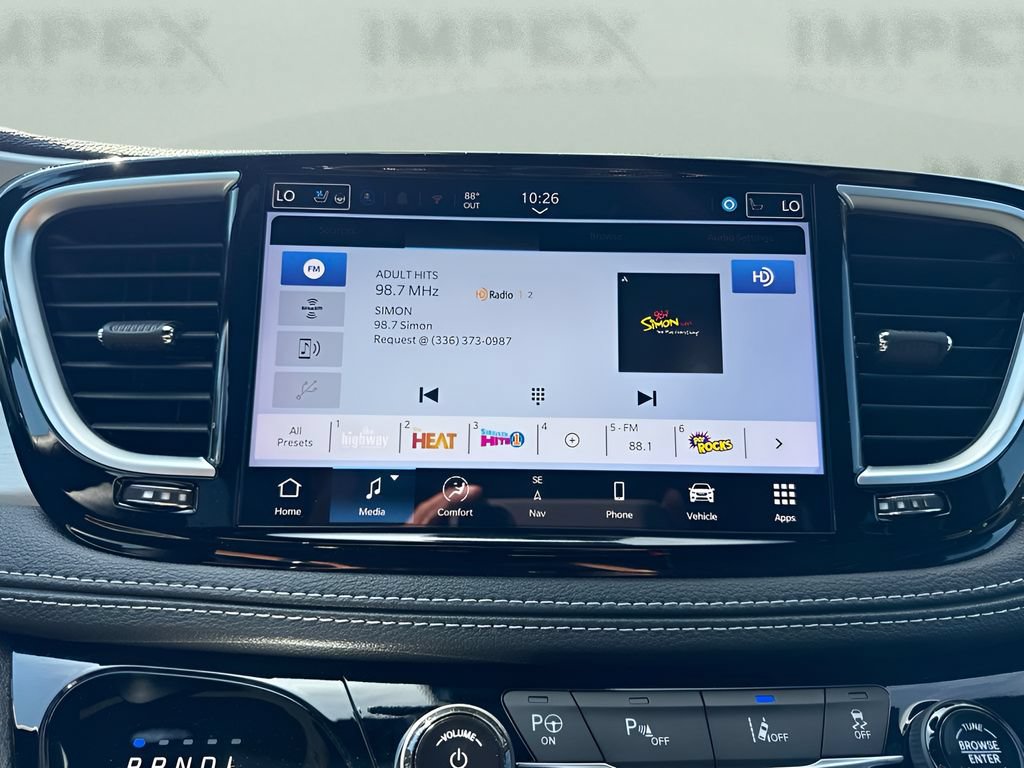 Used 2024 Chrysler Pacifica Premium FWD image 18